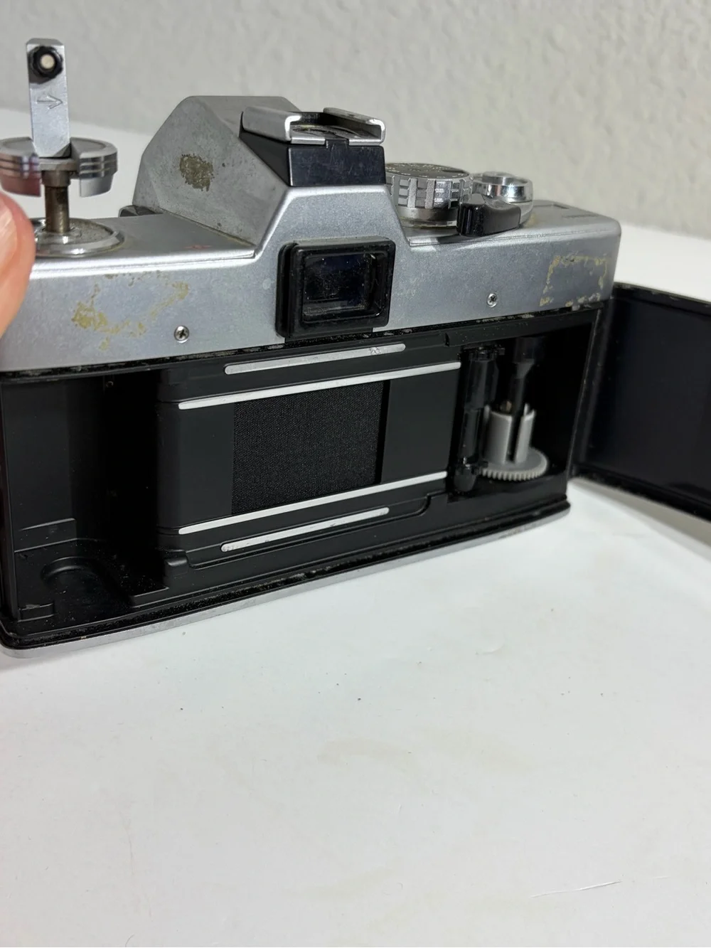 Vintage Minolta SR-T 201 35mm Film Camera with MD Rokkor-X 50mm Lens